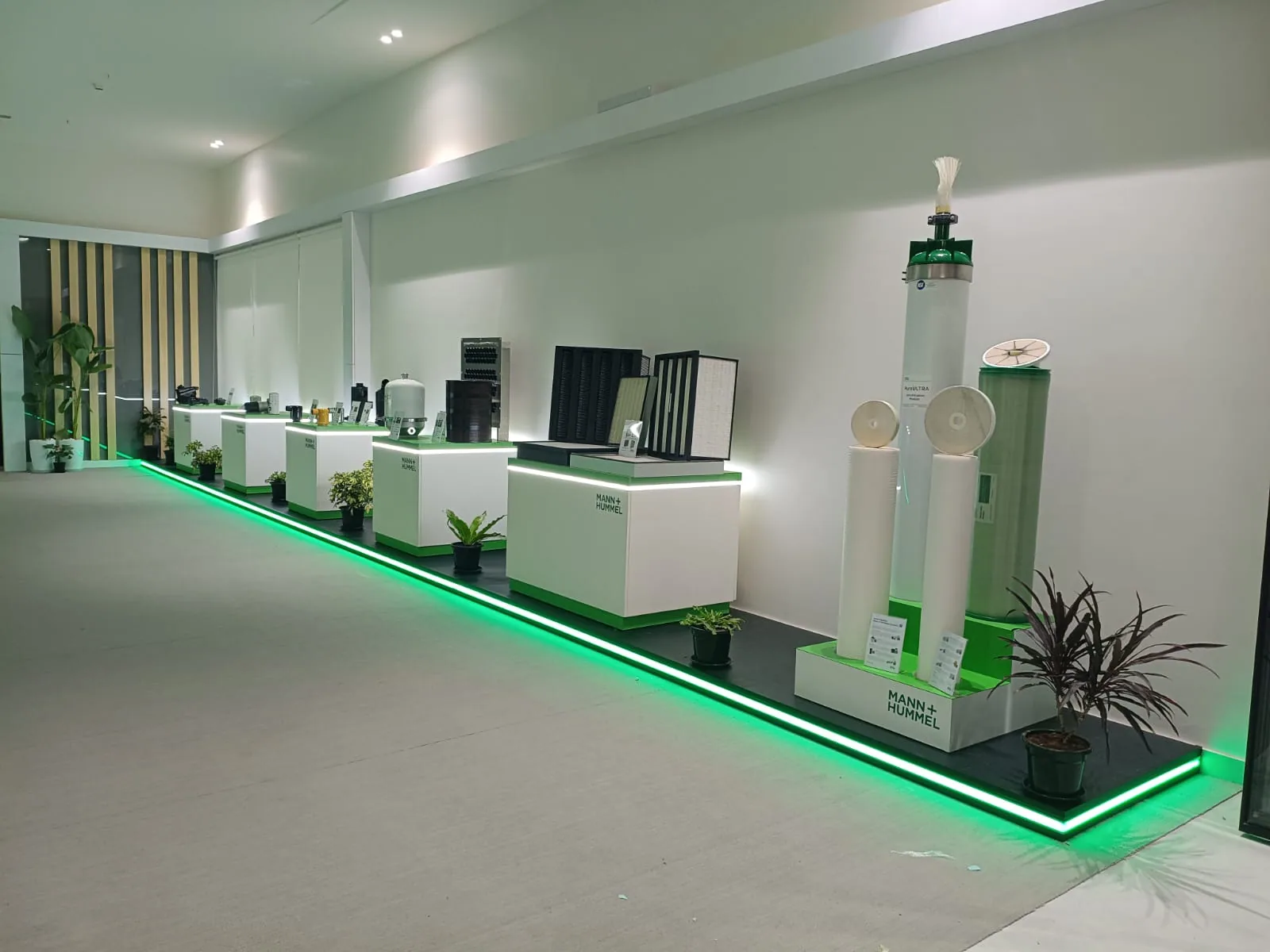 Product showroom — photograph 5