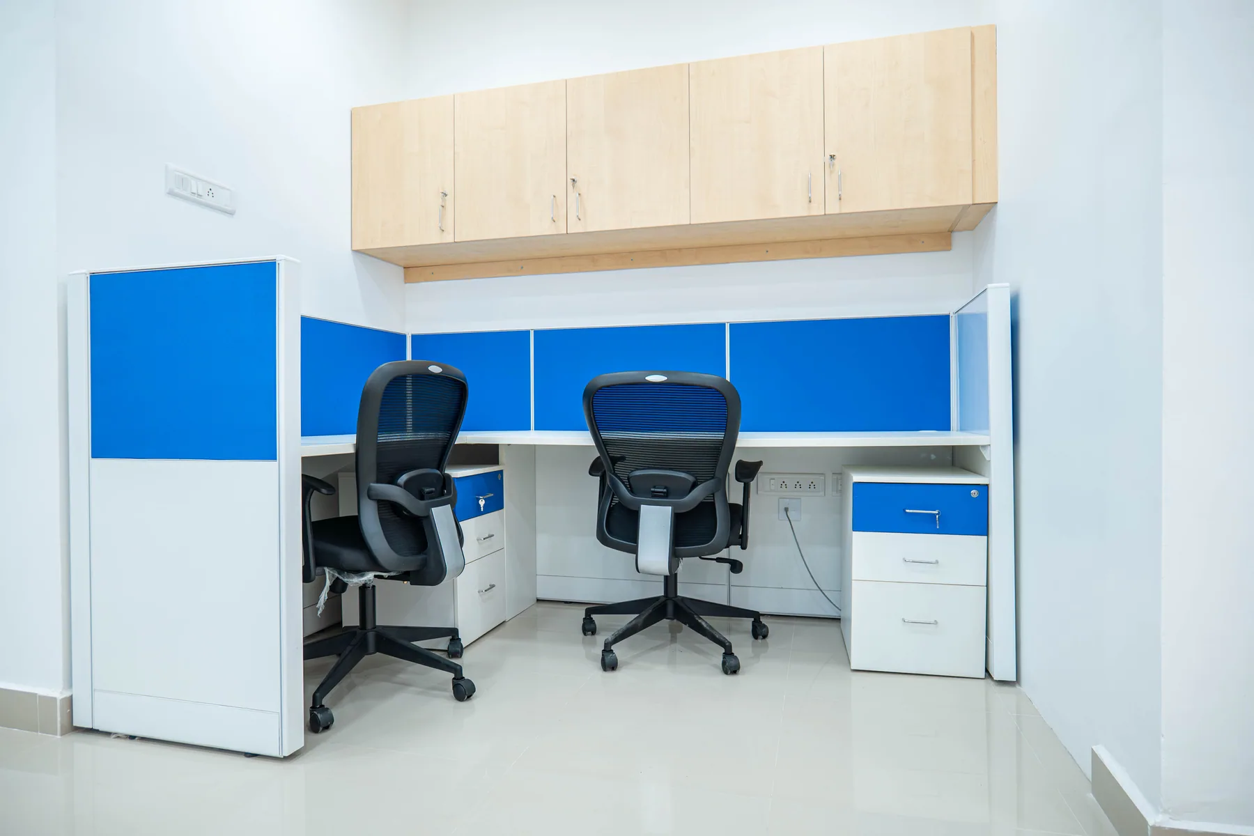 Financial services office — photograph 6