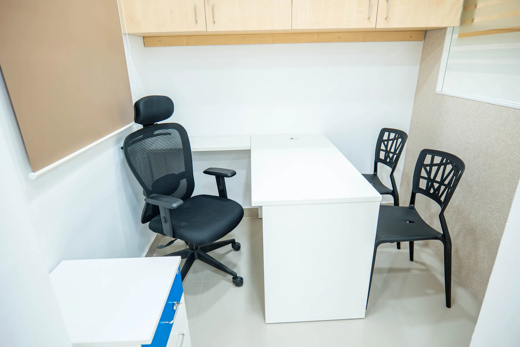 Financial services office — photograph 12