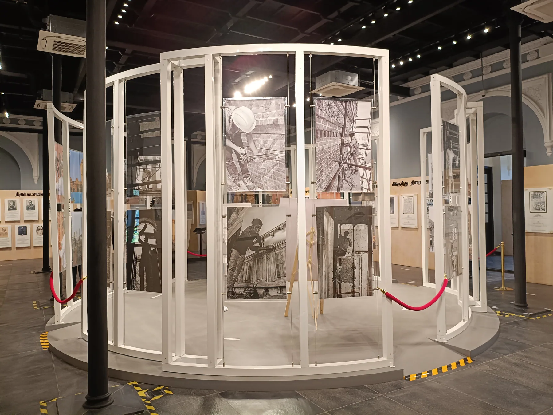Circular display structure viewed from the side