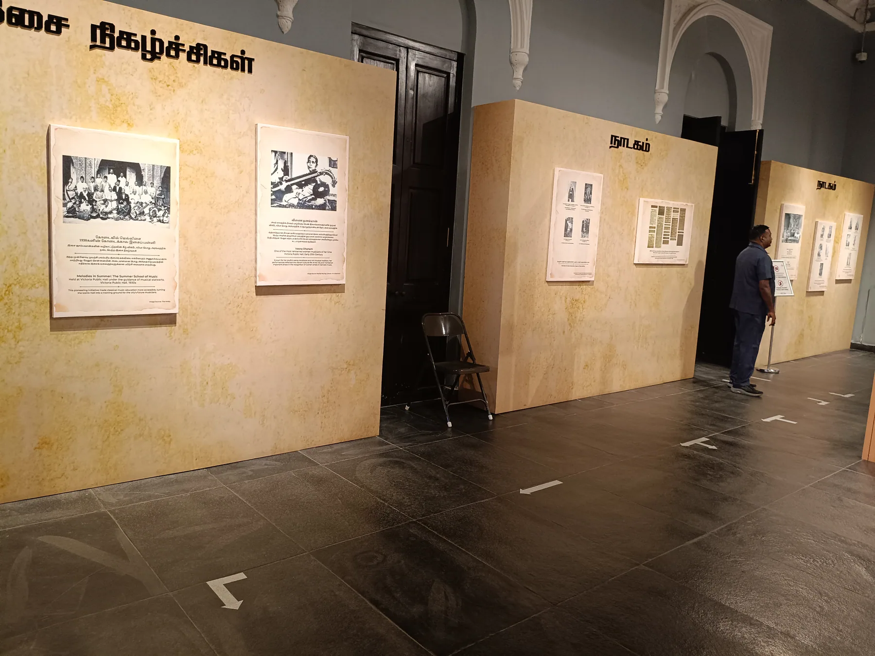 Gallery passage beside an interpretation wall